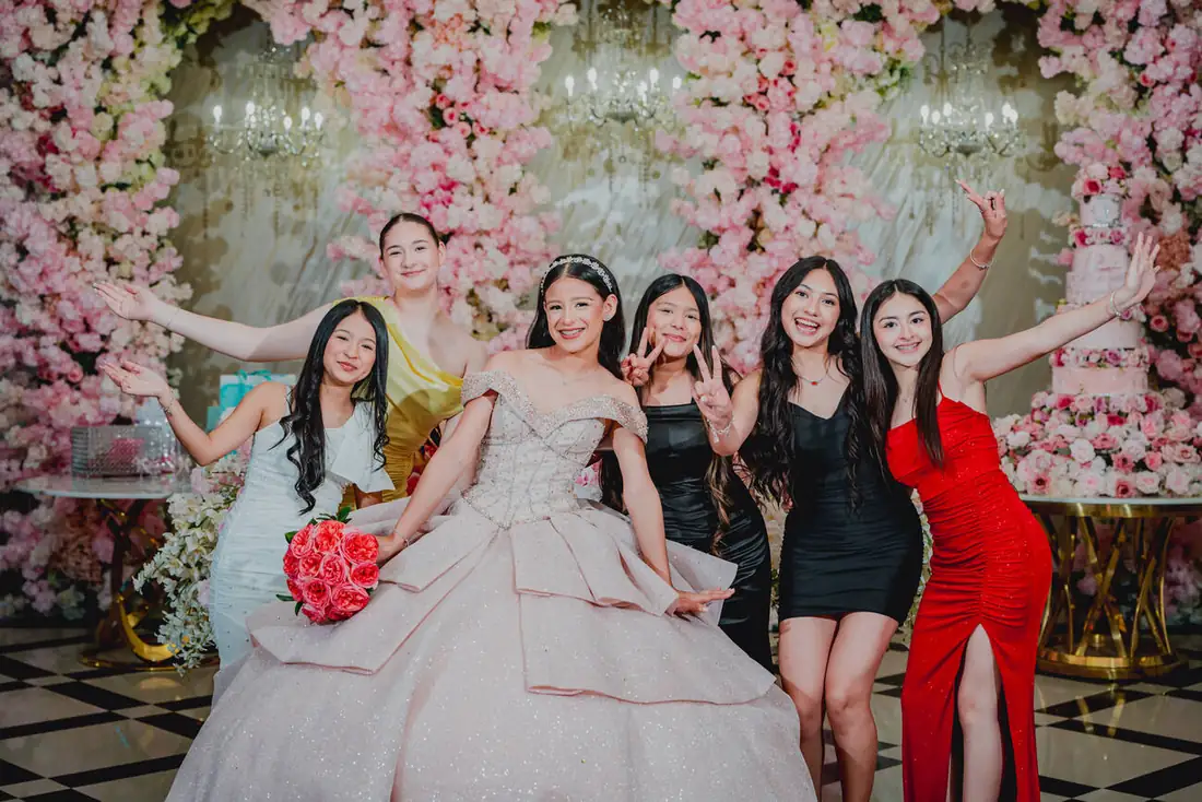 Friends group photo at a Grand Villa quinceañera in the Rio Grande Valley